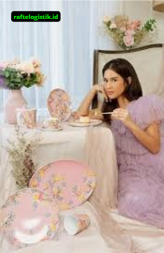 Dari Aktris ke Dunia Bisnis Kecantikan: Transformasi Dian Sastrowardoyo bersama Pink Parlour